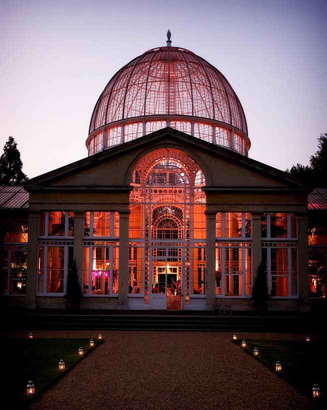 Features a wedding venue needs in 2016-011