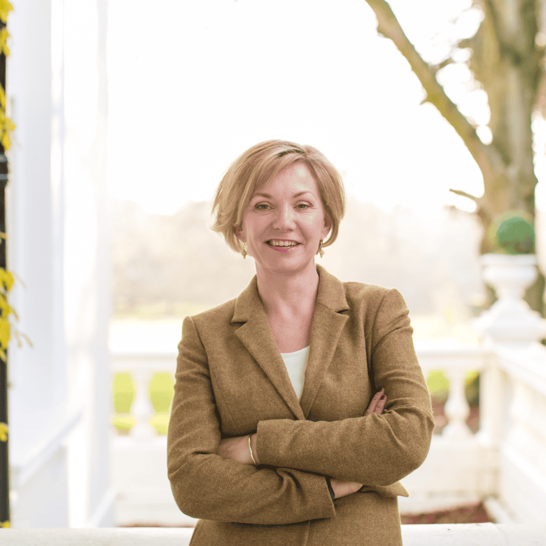 Woman wearing tweed jacket with arm folded Kelly Chandler Consulting